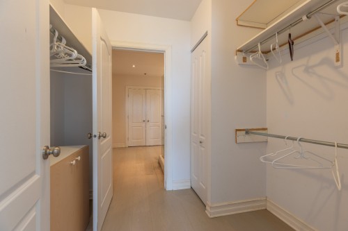 Penderie (Walk-in) - 716-7680 Boul. Marie-Victorin, Brossard, QC - Indoor Photo Showing Other Room