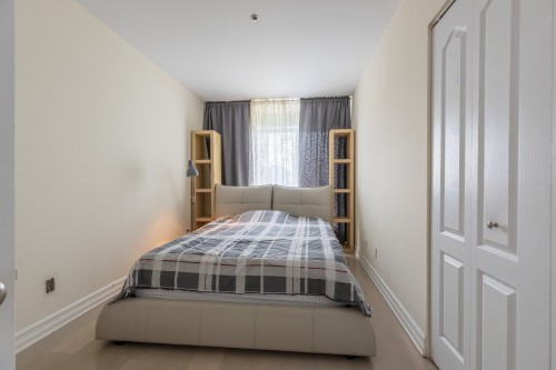 Chambre à coucher - 716-7680 Boul. Marie-Victorin, Brossard, QC - Indoor Photo Showing Bedroom