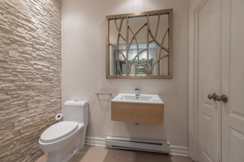 Salle de bains - 716-7680 Boul. Marie-Victorin, Brossard, QC - Indoor Photo Showing Bathroom