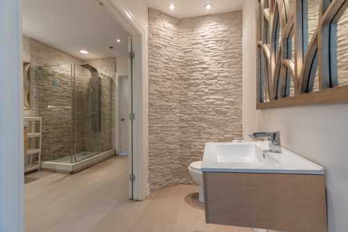Salle de bains - 716-7680 Boul. Marie-Victorin, Brossard, QC - Indoor Photo Showing Bathroom