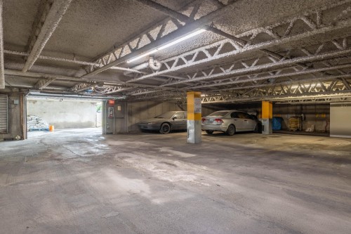 Garage - 716-7680 Boul. Marie-Victorin, Brossard, QC - Indoor Photo Showing Garage