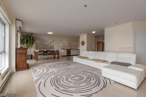 Salon - 716-7680 Boul. Marie-Victorin, Brossard, QC - Indoor Photo Showing Living Room