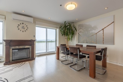 Salle à manger - 716-7680 Boul. Marie-Victorin, Brossard, QC - Indoor With Fireplace