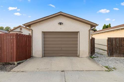 1186 Devonshire Dr, Winnipeg, MB 