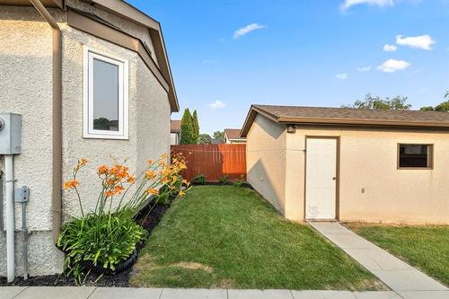 1186 Devonshire Dr, Winnipeg, MB 
