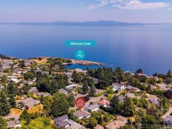 2027 Saltair Pl Saanich, BC V8N 4S4