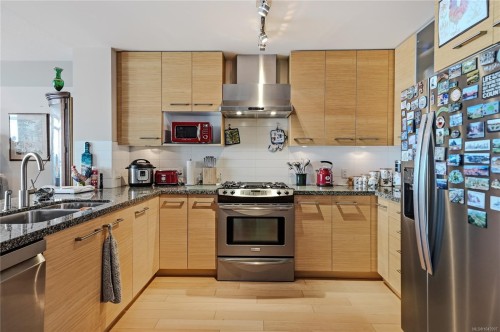 #1106-38 Front St, Nanaimo, BC - Indoor Photo Showing Kitchen With Double Sink With Upgraded Kitchen