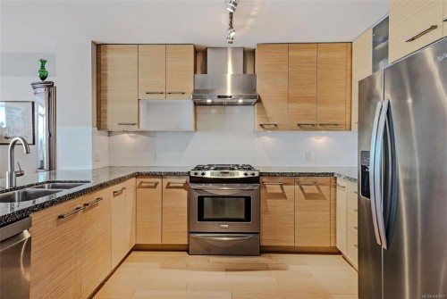 #1106-38 Front St, Nanaimo, BC - Indoor Photo Showing Kitchen With Double Sink With Upgraded Kitchen