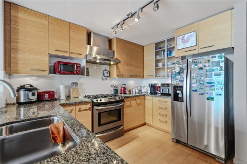 #1106-38 Front St, Nanaimo, BC - Indoor Photo Showing Kitchen With Double Sink With Upgraded Kitchen
