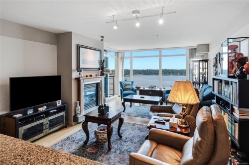 #1106-38 Front St, Nanaimo, BC - Indoor Photo Showing Living Room With Fireplace