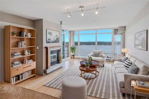 #1106-38 Front St, Nanaimo, BC - Indoor Photo Showing Living Room With Fireplace