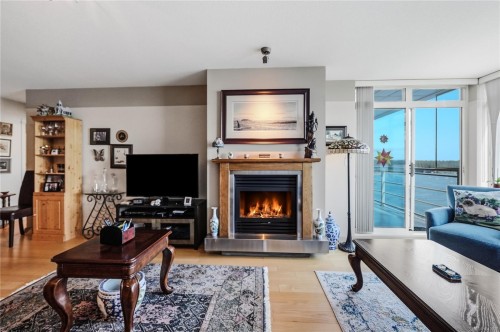 #1106-38 Front St, Nanaimo, BC - Indoor Photo Showing Living Room With Fireplace