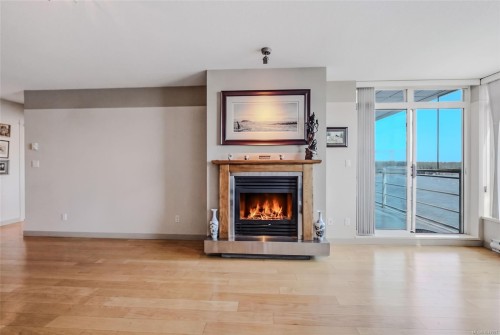 #1106-38 Front St, Nanaimo, BC - Indoor Photo Showing Living Room With Fireplace