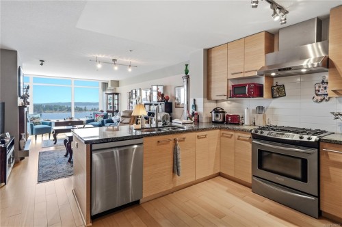 #1106-38 Front St, Nanaimo, BC - Indoor Photo Showing Kitchen With Double Sink