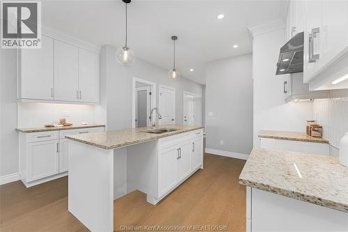105 Brighton Place, Chatham, ON - Indoor Photo Showing Kitchen With Upgraded Kitchen
