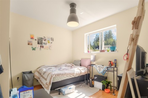 #B-330 Lone Cone Rd, Tofino, BC - Indoor Photo Showing Bedroom