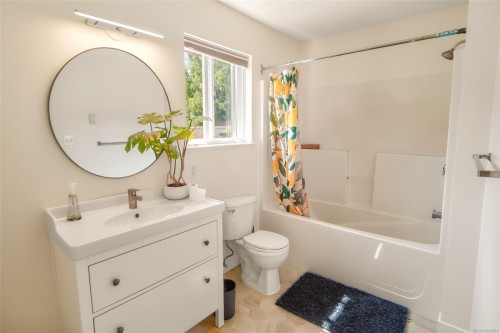 #B-330 Lone Cone Rd, Tofino, BC - Indoor Photo Showing Bathroom