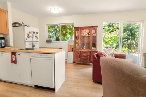 #B-330 Lone Cone Rd, Tofino, BC - Indoor Photo Showing Kitchen