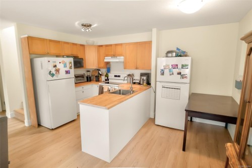#B-330 Lone Cone Rd, Tofino, BC - Indoor Photo Showing Kitchen With Double Sink