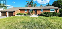 585 MAPLEVIEW DRIVE E Barrie, ON L9J 0C3