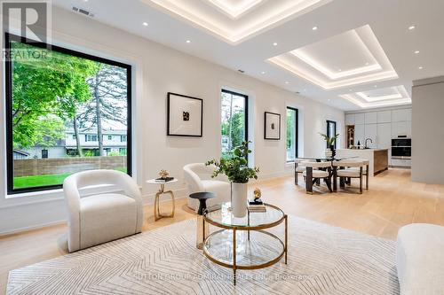 98 Babcombe Drive, Markham, ON - Indoor Photo Showing Living Room