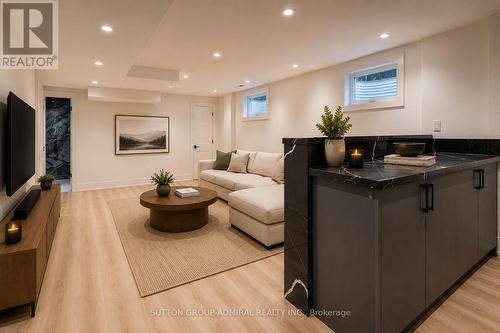 98 Babcombe Drive, Markham, ON - Indoor Photo Showing Living Room
