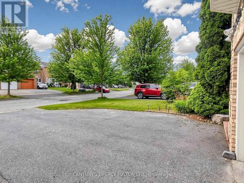 Front Extended Driveway - 2052 Blue Ridge Crescent, Pickering, ON - Outdoor