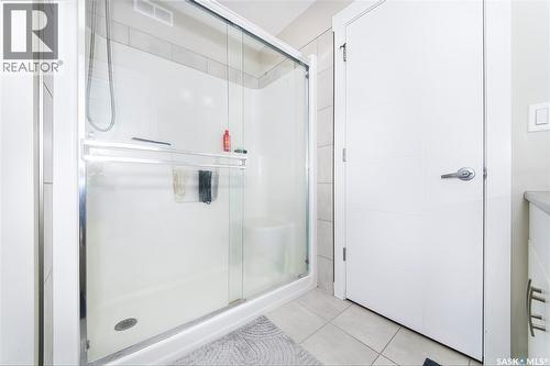 303 Delainey Manor, Saskatoon, SK - Indoor Photo Showing Bathroom