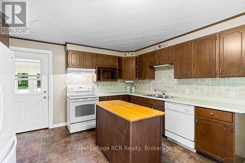 680210 30 Side Road, Chatsworth, ON - Indoor Photo Showing Kitchen With Double Sink