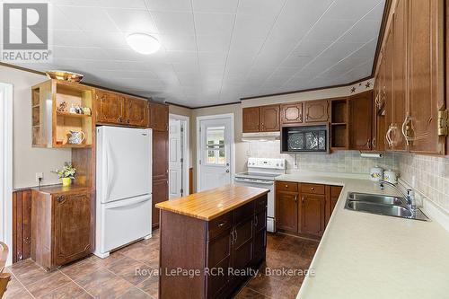 680210 30 Side Road, Chatsworth, ON - Indoor Photo Showing Kitchen With Double Sink