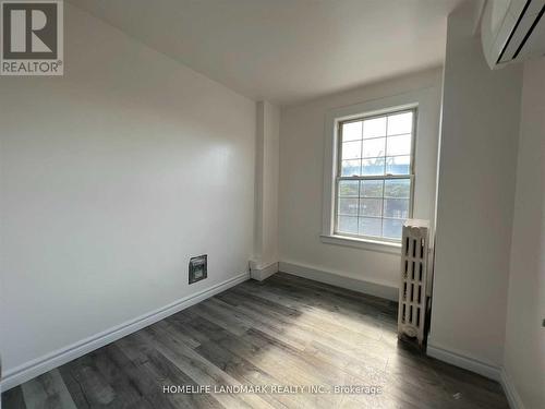 APT 4 - 2398 BLOOR STREET W , Toronto, Ontario M6S 1P5 4