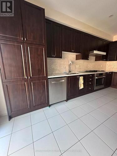 92 Folgate Crescent, Brampton, ON - Indoor Photo Showing Kitchen