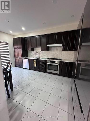 92 Folgate Crescent, Brampton, ON - Indoor Photo Showing Kitchen