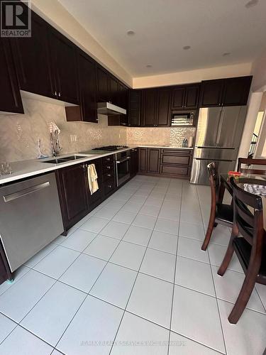 92 Folgate Crescent, Brampton, ON - Indoor Photo Showing Kitchen