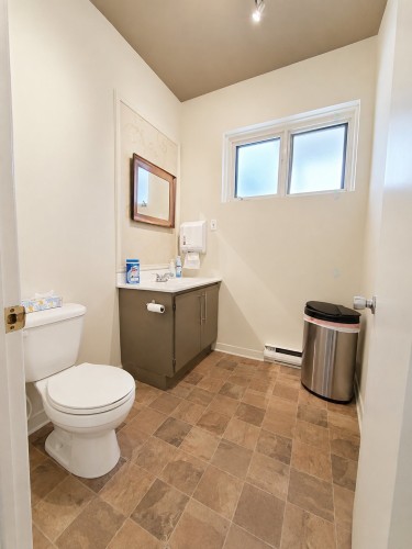 Powder room - A-3994 Boul. St-Martin O., Laval (Chomedey), QC - Indoor Photo Showing Bathroom