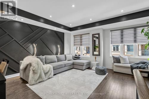 24 Waterside Way, Whitby, ON - Indoor Photo Showing Living Room