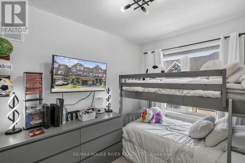 24 Waterside Way, Whitby, ON - Indoor Photo Showing Bedroom