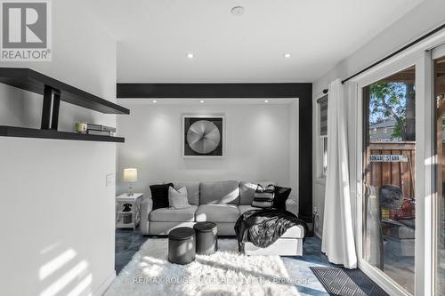 24 Waterside Way, Whitby, ON - Indoor Photo Showing Living Room