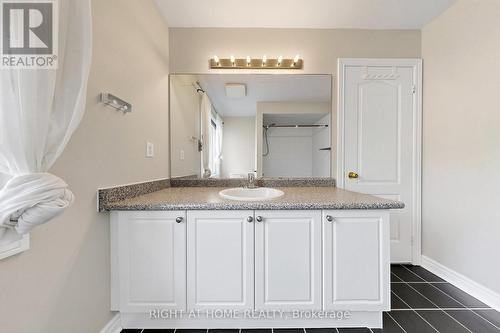 204 Everett Street, Markham, ON - Indoor Photo Showing Bathroom