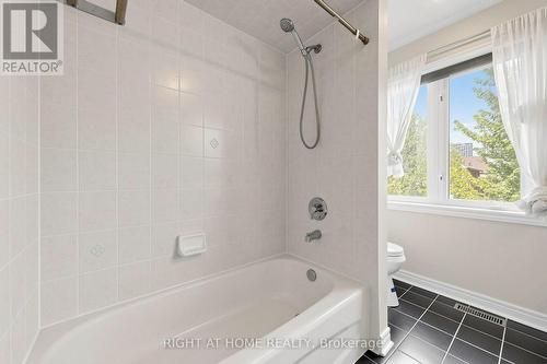 204 Everett Street, Markham, ON - Indoor Photo Showing Bathroom
