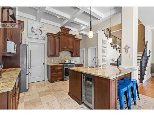 8049 Okanagan Landing Road, Vernon, BC - Indoor Photo Showing Kitchen