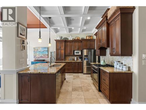 8049 Okanagan Landing Road, Vernon, BC - Indoor Photo Showing Kitchen