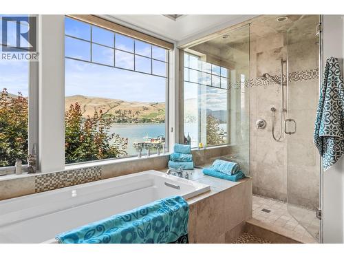 8049 Okanagan Landing Road, Vernon, BC - Indoor Photo Showing Bathroom
