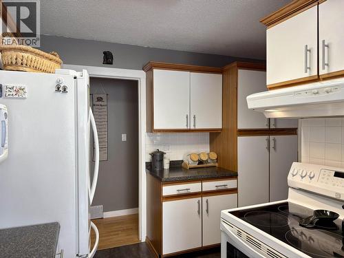 13 Nadina Crescent, Fraser Lake, BC - Indoor Photo Showing Kitchen