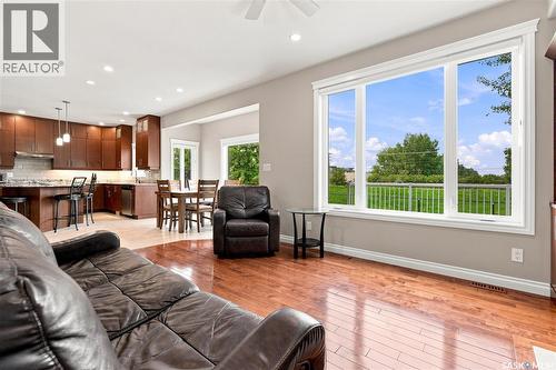 315 Waters Crescent, Saskatoon, SK - Indoor Photo Showing Living Room