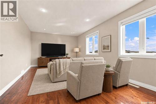 315 Waters Crescent, Saskatoon, SK - Indoor Photo Showing Living Room