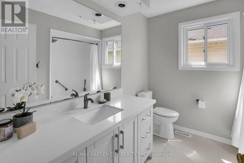 Upper bathroom - 4542 Ivy Gardens Crescent, Lincoln (Beamsville), ON - Indoor Photo Showing Bathroom