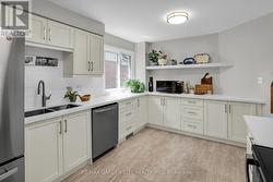 Tons of cupboard space - 