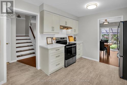 Kitchen views directly to backyard - 4542 Ivy Gardens Crescent, Lincoln (Beamsville), ON - Indoor Photo Showing Kitchen