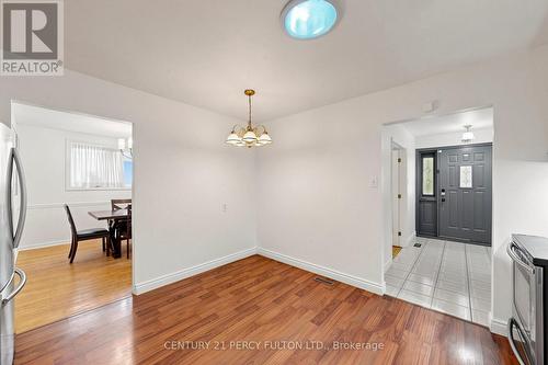 10 Devins Drive, Aurora, ON - Indoor